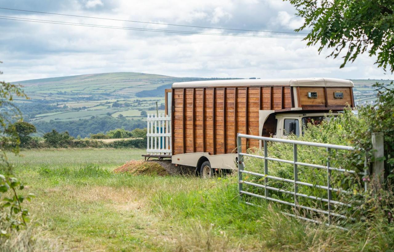 Penrhiw Farm B & B Goodwick Экстерьер фото